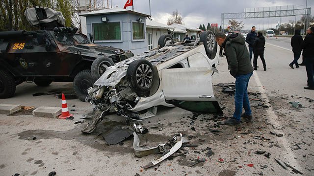 Uygulama noktasındaki kazada 5'i polis 6 kişi yaralandı