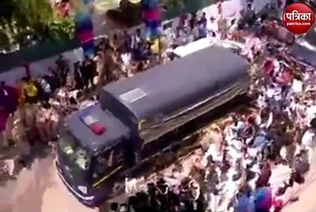 Video: अतीक अहमद को लेकर कोर्ट पहुंची प्रयागराज पुलिस