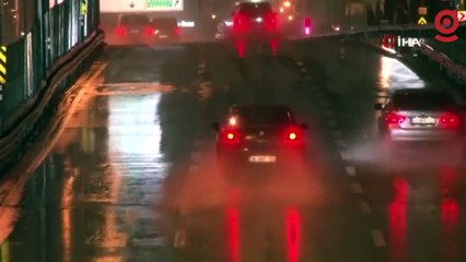 İstanbul’da gece saatlerinde şiddetli yağmur etkili oldu