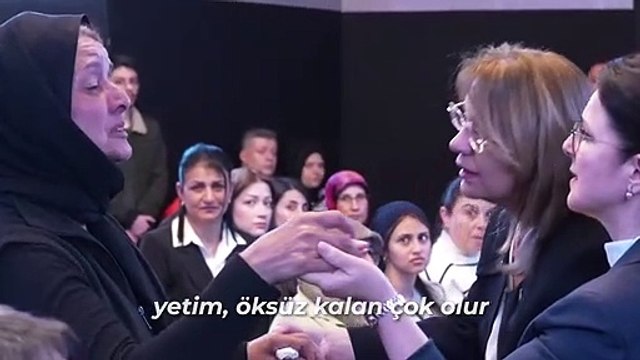 Mansur Yavaş ve eşi Nursen Yavaş, depremi yaşayan ve deprem dayanışmasına katkı sunan kadınlarla bir araya geldi