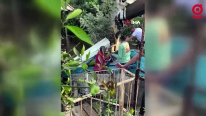 Otomobil evin bahçesine düştü, mahalleli drift atanlardan dert yandı