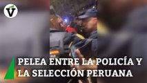 Los jugadores de la selección de Perú protagonizan una pelea con la Policía a las puertas de su hotel de concentración