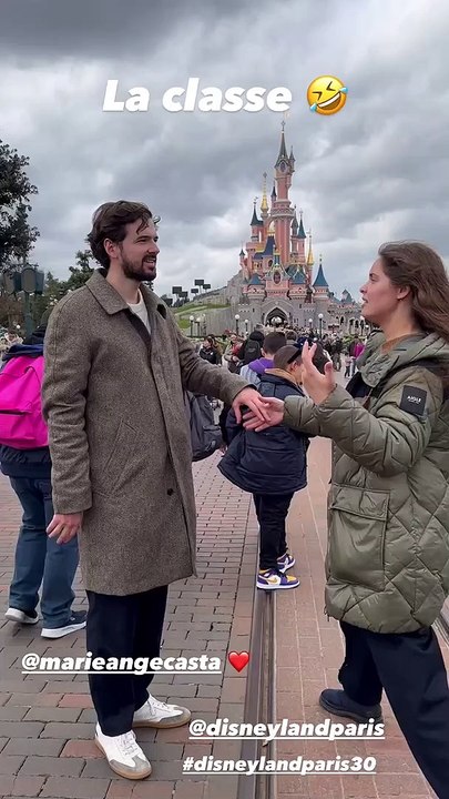 Marc-Antoine Le Bret s'est rendu, avec sa douce, au parc d'attraction Disneyland Paris.Marie-Ange Casta avec son mari Marc-Antoine Le Bret et ses deux enfants au parc d'attractions Disneyland Paris. Le 27 mars 2023.
