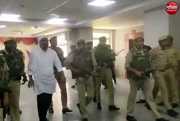Video: बरी होते ही अशरफ का आया पहला वीडियो, हाथ हिलाते हुए चेहरे पर दिखी मुस्कान