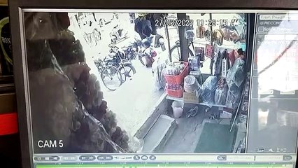 ट्रक ने एक दर्जन वाहनों को मारी टक्कर