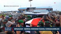 Jenazah  Serda Riswar Ramli Dimakamkan Dengan Prosesi Milter