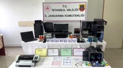İstanbul'da sahte kimlik ve sürücü belgesi düzenleyen 2 kişi yakalandı