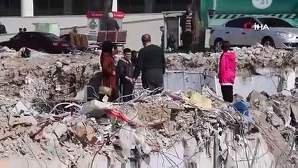 Bu acının tarifi yok... Enkaz başında nöbete devam ediyorlar