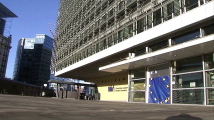 Télécharger la video: Bruselas retrasa el tercer pago de 19.000 millones de fondos UE a Italia por 