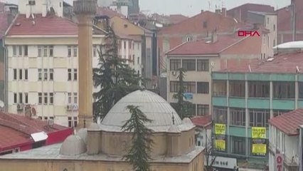 ÇORUM'DA FIRTINA VE ŞİDDETLİ YAĞMUR ETKİLİ OLDU