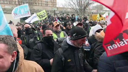 احتجاجات على إصلاح النظام التقاعدي في فرنسا لليوم العاشر وسط ازدياد أعمال العنف