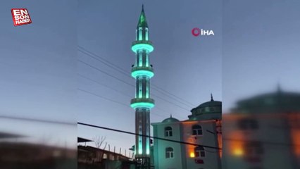 İzmir'de şiddetli rüzgar: Cami minaresi sallandı