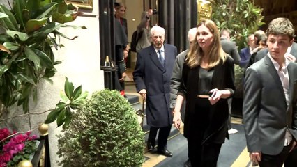 下载视频: Mario Vargas Llosa cumple 87 años volcado en Patricia Llosa y más lejos que nunca de Isabel Preysler