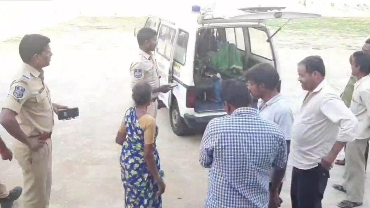 రామాయంపేట: దారుణం.. మహిళపై కత్తితో దాడి చేసిన దుండగులు..!