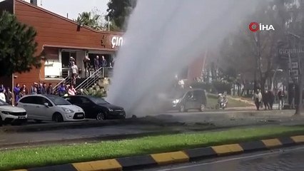 Su borusu patladı, ortalık savaş alanına döndü! Bina tahliye edildi