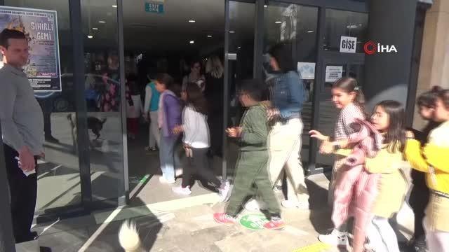 Bodrum Şehir Tiyatrosu, Dünya Tiyatrolar Günü'nde perdelerini açtı