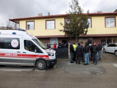 BOŞANMA AŞAMASINDAKİ EŞİNİ ÖLDÜRÜP, KAYINVALİDESİNİ YARALADI