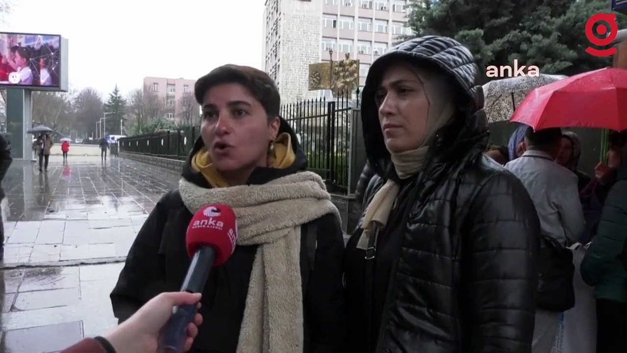 Türkiye’nin farklı bölgelerinden, Milli Eğitim Bakanlığı önüne gelen ücretli öğretmenler, “kadro” istiyor