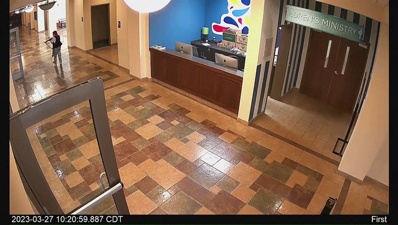 Polícia divulga vídeo de agressor entrando em escola nos EUA