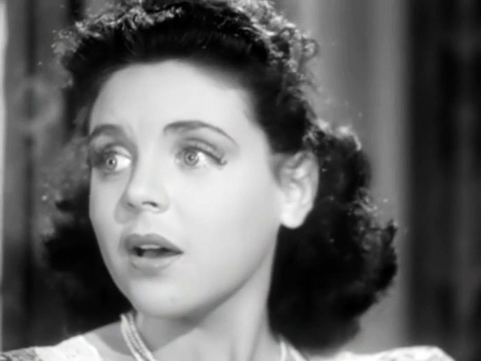 Georgie Porgie sung by Lorraine Elliott