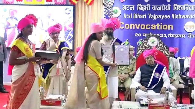 65 मेधावी विद्यार्थियों को गोल्ड मैडल से नवाजा, इनमें 36 छात्राएं शामिल
