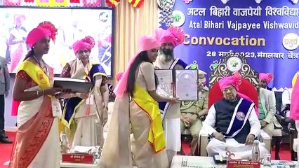 65 मेधावी विद्यार्थियों को गोल्ड मैडल से नवाजा, इनमें 36 छात्राएं शामिल