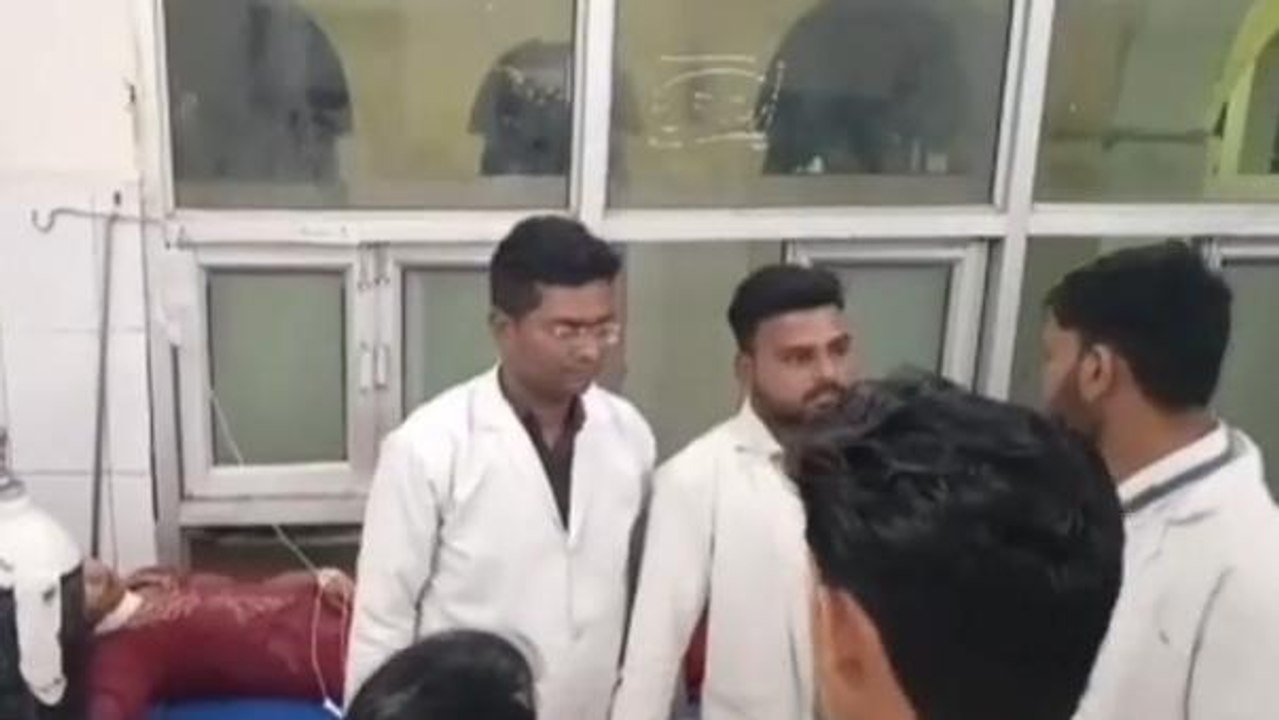 सीतापुर: पति से विवाद के बाद पत्नी ने गला काटकर की आत्महत्या की कोशिश