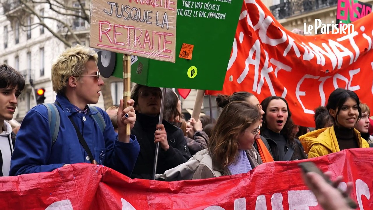 Réforme des retraites :  dans la manifestation, le «carnaval» des étudiants en art