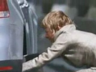 Roue changée par une femme