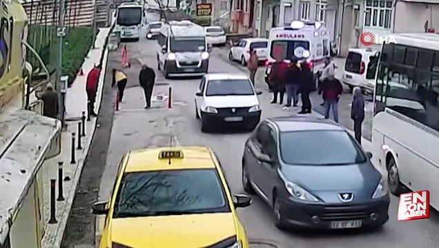 Edirne'de yaşanılan trafik kazasında yayanın serçe parmağı koptu