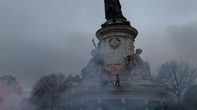 Macron rechaza la mediación que piden los sindicatos entre nuevas protestas