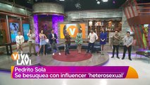 Pedro Sola se besuque a influencer durante podcast