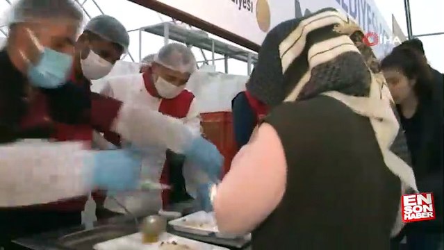 Süleyman Soylu, iftarını depremzedelerle birlikte yaptı
