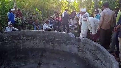 Mother jumps into well with 4 children, 3 die