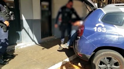 Com mandado de prisão em aberto por homicídio, homem é detido em posse de cachimbo de crack