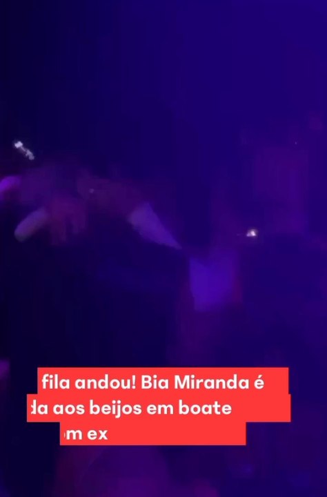 Bia Miranda é flagrada aos beijos em boate após fim de namoro