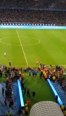 La ovación a Emiliano Martínez, a la altura de Messi