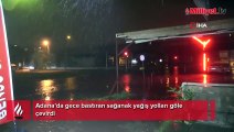 Adana’da gece bastıran sağanak yağış yolları göle çevirdi