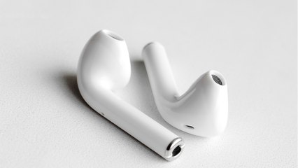Elle oublie ses Airpods dans l’avion et les retrouve chez un employé de l’aéroport après une traque de deux semaines