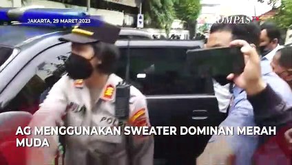 Momen AG Pacar Mario Dandy Tiba di PN Jaksel dengan Wajah Tertutup