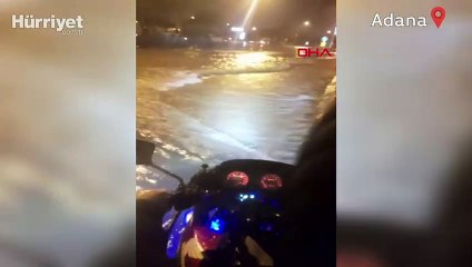 Adana'da sağanak yağış nedeniyle yolları su bastı