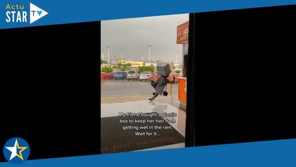 Elle a acheté un bac en plastique pour se protéger de la pluie mais ça n'a pas été suffisant