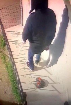 Bursa'da pişkin hırsız...Daire önündeki ayakkabıları çaldı, yerine kendi ayakkabılarını bıraktı