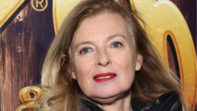 GALA VIDEO - Valérie Trierweiler “pas drôle” : une célèbre actrice se lâche sur sa soirée à l’Élysée