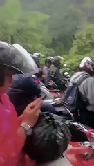 Cuaca exstrime mengakibatkan longsor dan banjir bandang di berbagai tempat