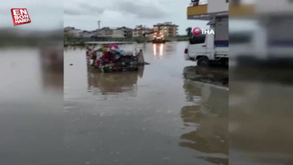 Mersin'de patlayan boru mahalleyi sular altında bıraktı