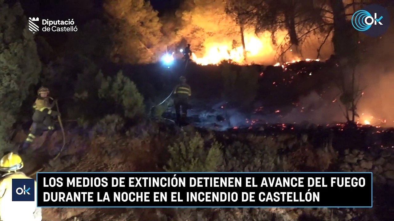 Los medios de extinción detienen el avance del fuego durante la noche en el incendio de Castellón