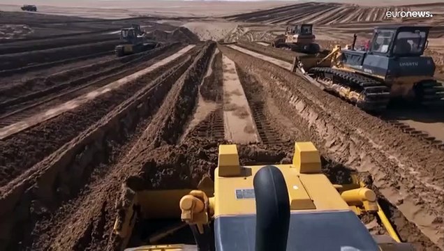 شاهد: الصين تبني أضخم محطة لتوليد الطاقة الخضراء في العالم مساحتها نحو 450 هكتاراً