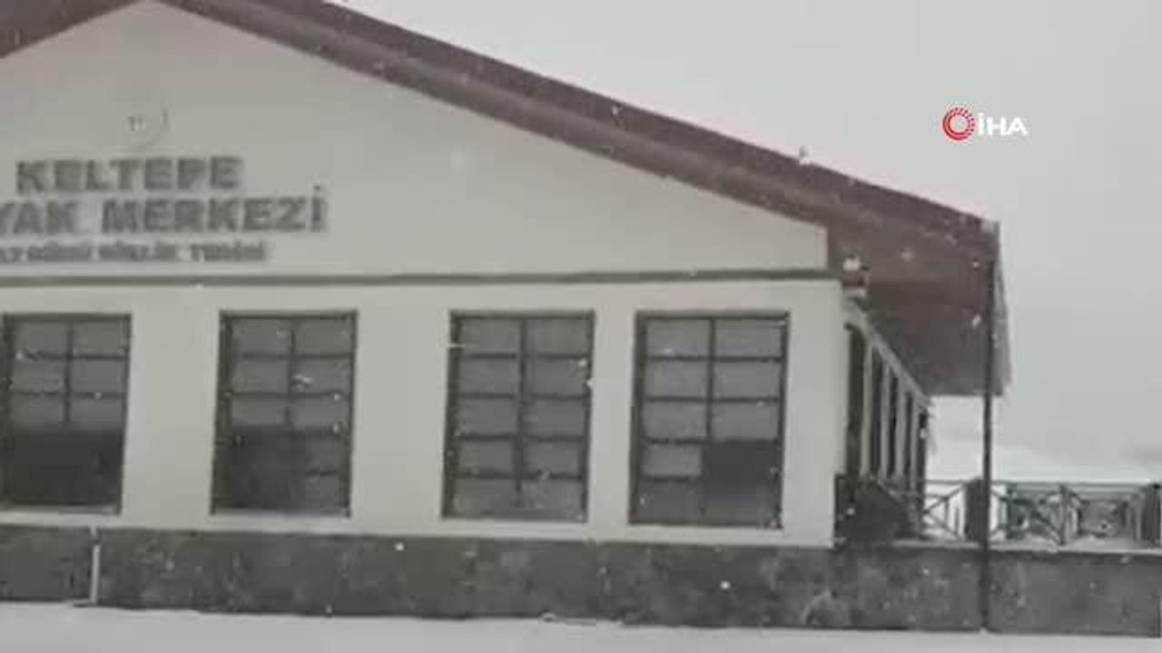 Keltepe Kayak Merkezi'nde kar yağışı etkili oluyor