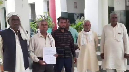 मैनपुरी: राशन डीलर चुनाव में हुई गड़बड़ी, ग्रामीणों ने एडीओ पर लगाया आरोप